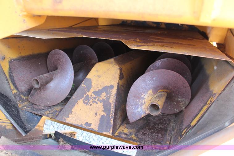 image for item J2157 HayBuster H1000 Big Bite tub grinder