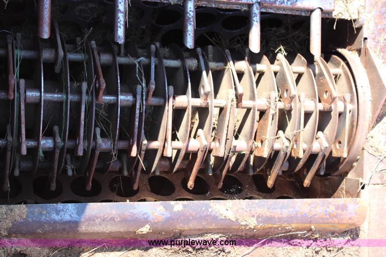 image for item J2157 HayBuster H1000 Big Bite tub grinder