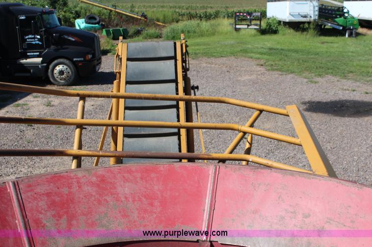 image for item J2157 HayBuster H1000 Big Bite tub grinder