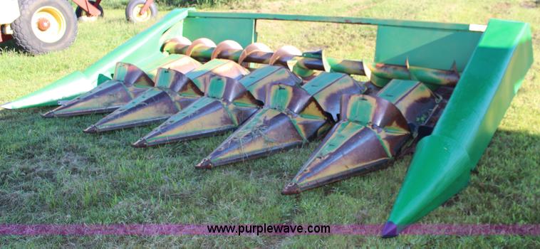 image for item J2168 1987 John Deere 643 corn head