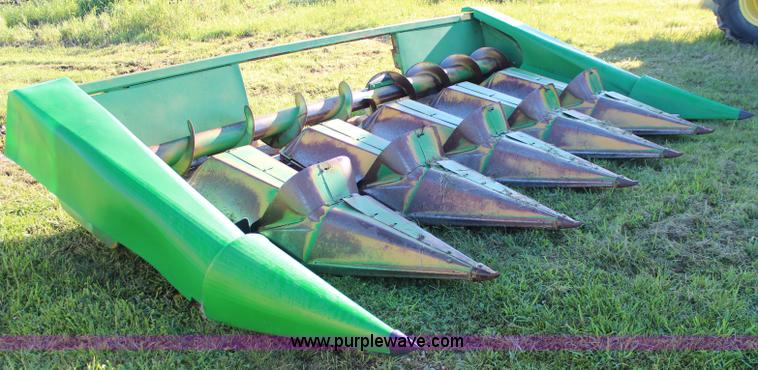 image for item J2168 1987 John Deere 643 corn head