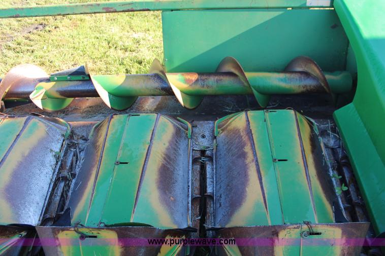 image for item J2168 1987 John Deere 643 corn head