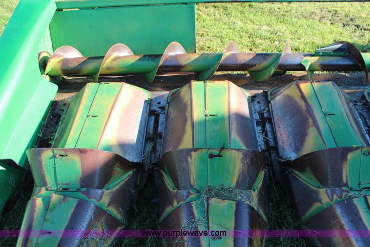 image for item J2168 1987 John Deere 643 corn head