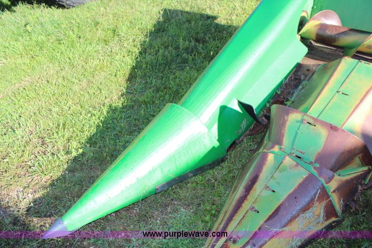 image for item J2168 1987 John Deere 643 corn head