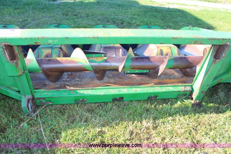 image for item J2168 1987 John Deere 643 corn head