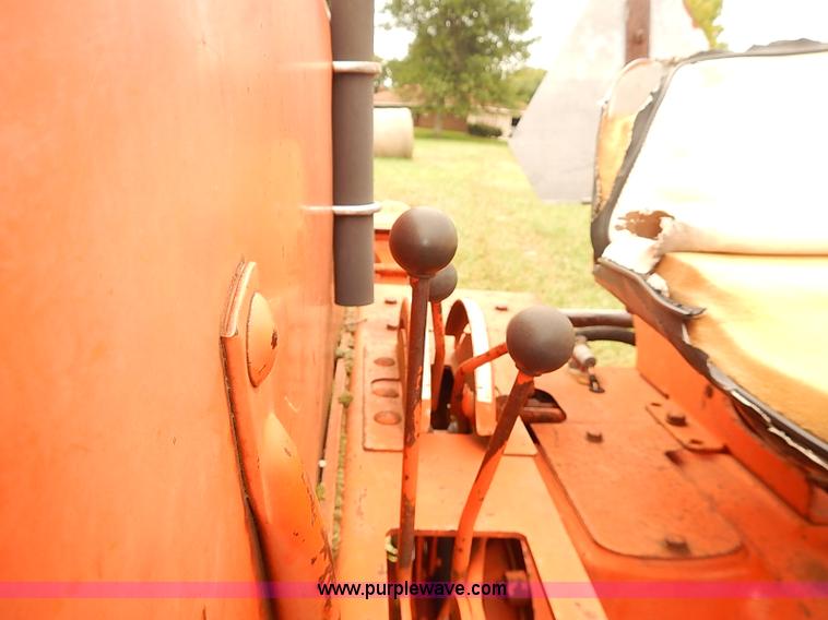 image for item J2180 1966 Allis Chalmers D17 Series IV tractor