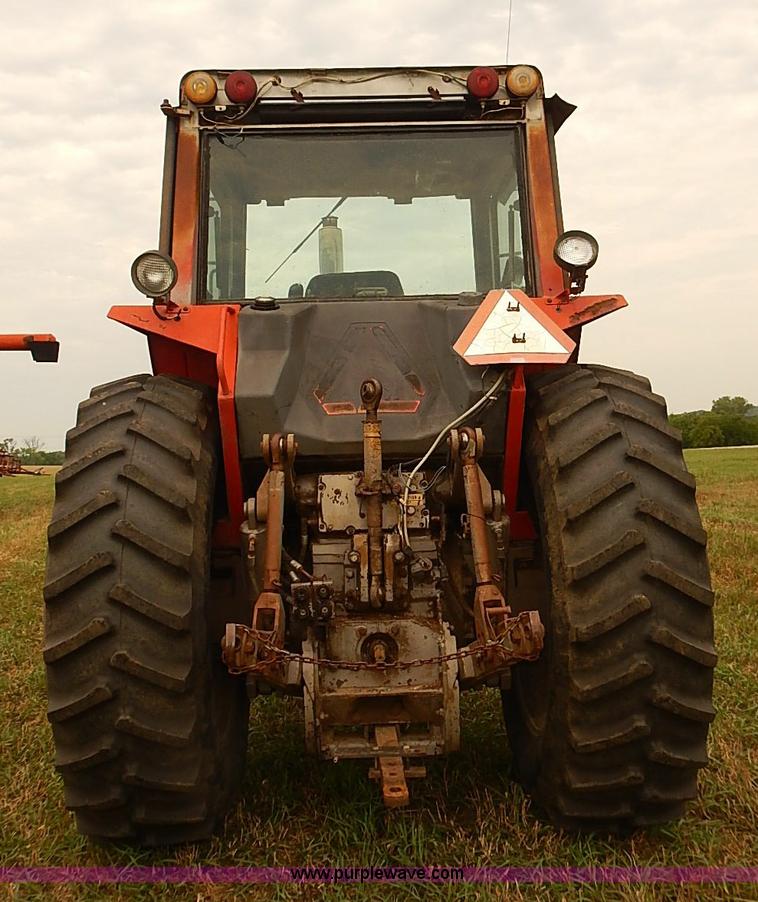 image for item J2181 1981 Massey Ferguson 2675 tractor