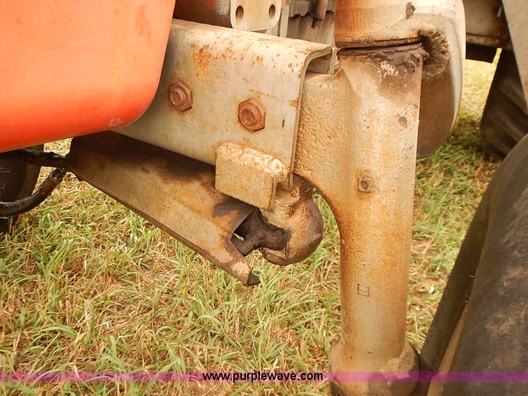 image for item J2181 1981 Massey Ferguson 2675 tractor