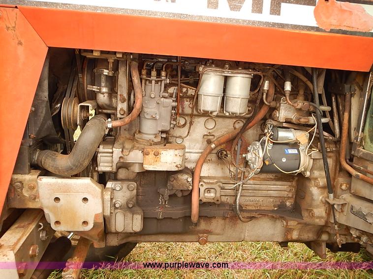 image for item J2181 1981 Massey Ferguson 2675 tractor