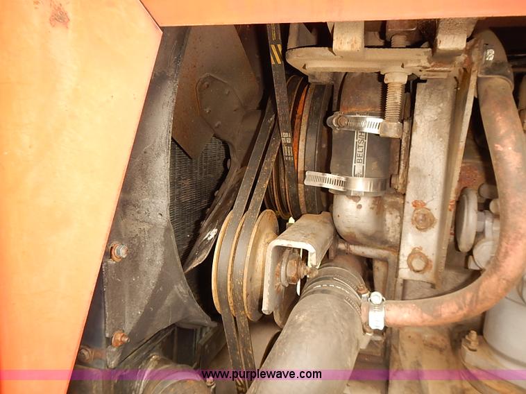 image for item J2181 1981 Massey Ferguson 2675 tractor