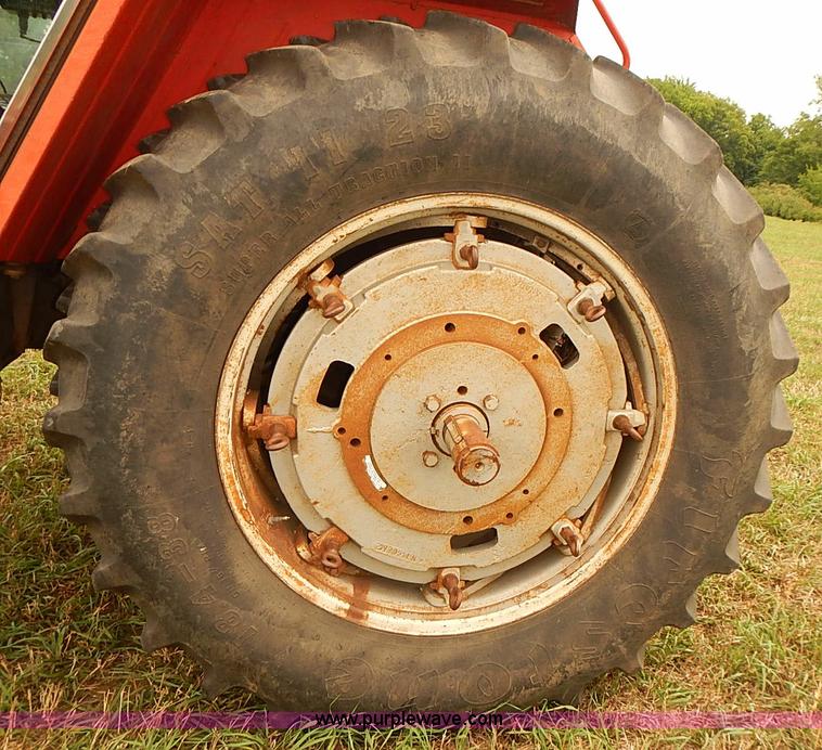 image for item J2181 1981 Massey Ferguson 2675 tractor