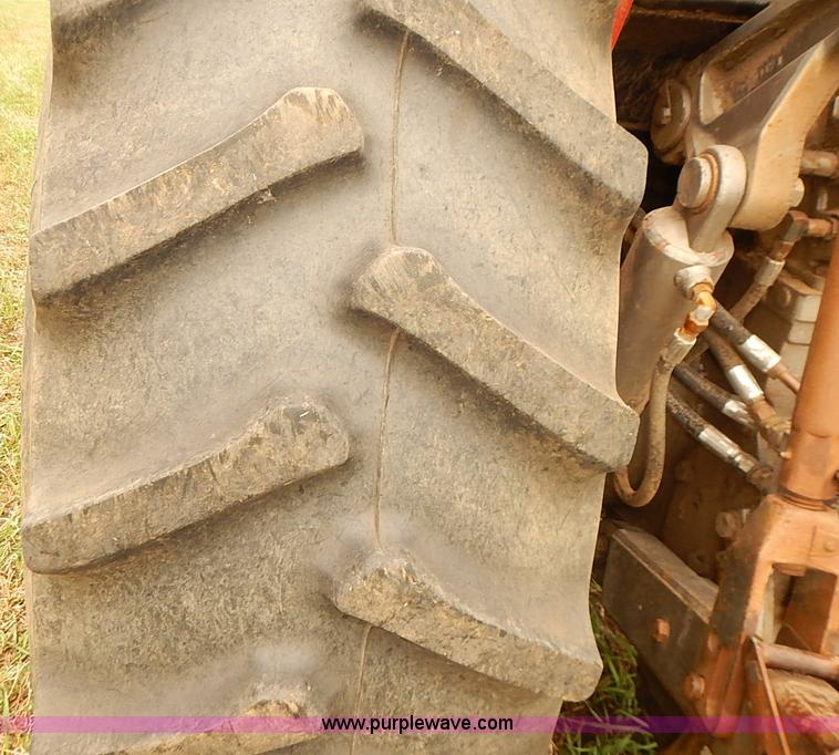 image for item J2181 1981 Massey Ferguson 2675 tractor