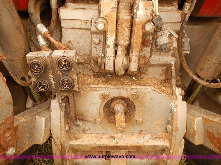 image for item J2181 1981 Massey Ferguson 2675 tractor