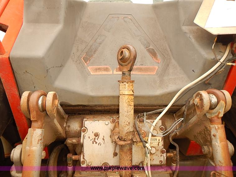 image for item J2181 1981 Massey Ferguson 2675 tractor