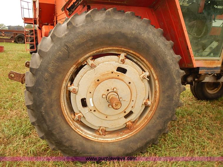 image for item J2181 1981 Massey Ferguson 2675 tractor