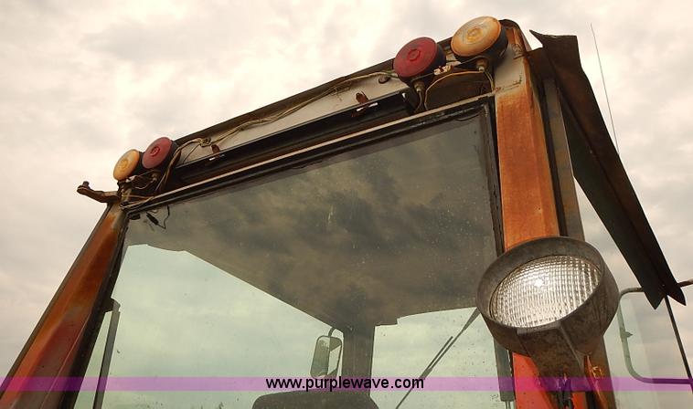 image for item J2181 1981 Massey Ferguson 2675 tractor