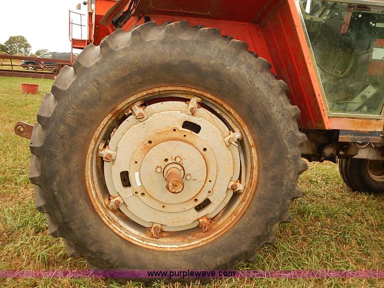 image for item J2181 1981 Massey Ferguson 2675 tractor