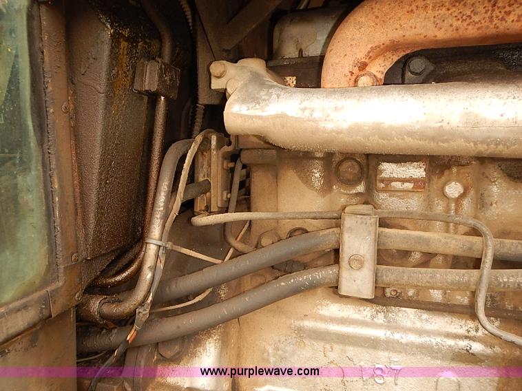 image for item J2181 1981 Massey Ferguson 2675 tractor