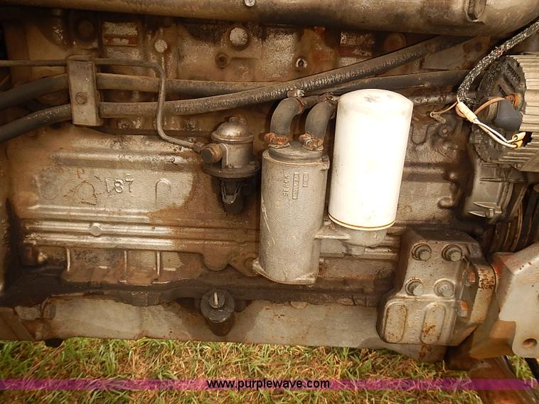 image for item J2181 1981 Massey Ferguson 2675 tractor