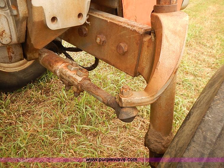image for item J2181 1981 Massey Ferguson 2675 tractor