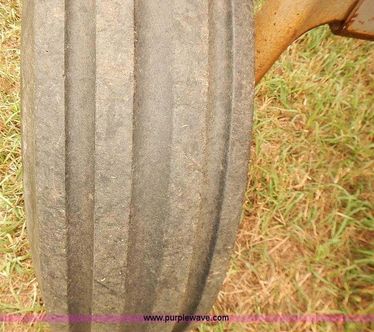 image for item J2181 1981 Massey Ferguson 2675 tractor