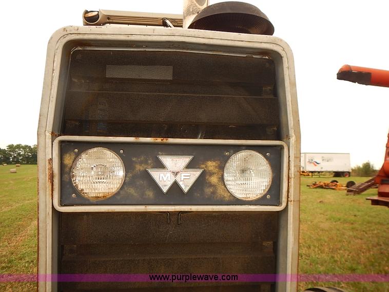 image for item J2181 1981 Massey Ferguson 2675 tractor
