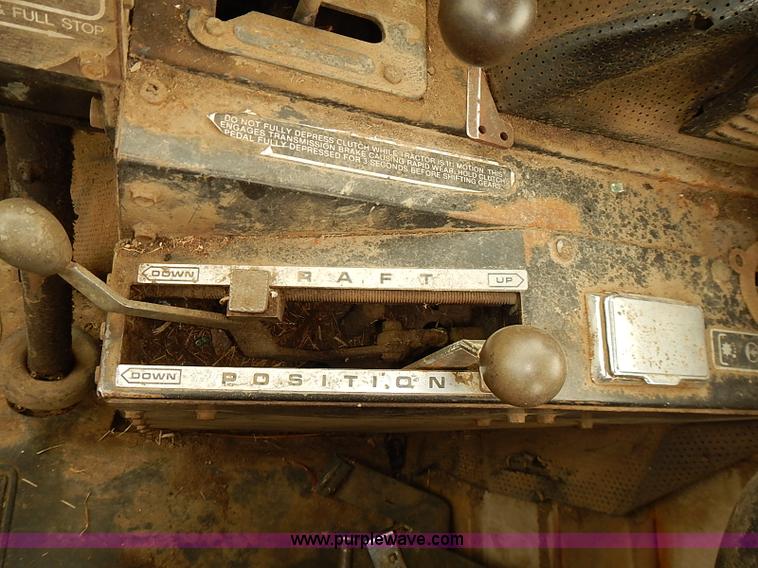 image for item J2181 1981 Massey Ferguson 2675 tractor