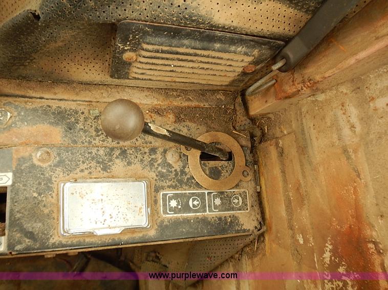 image for item J2181 1981 Massey Ferguson 2675 tractor