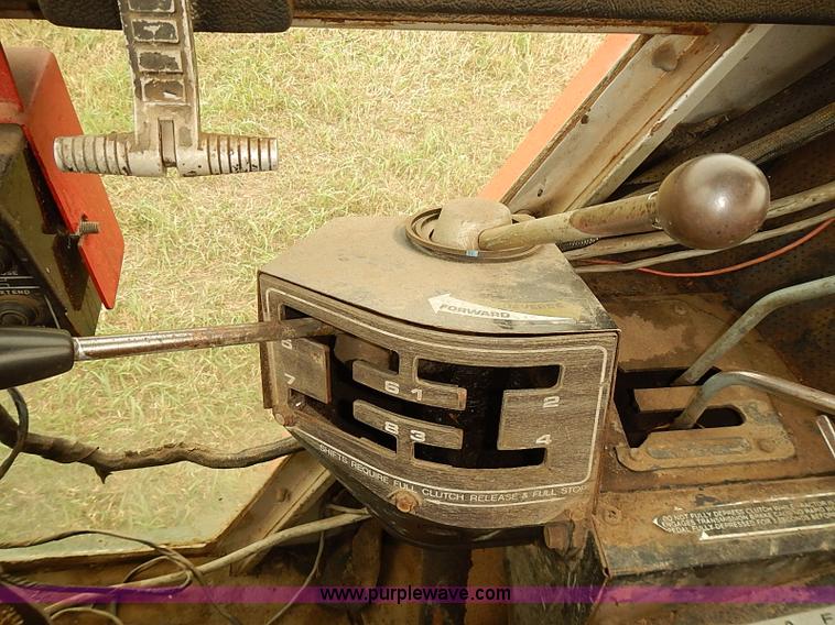 image for item J2181 1981 Massey Ferguson 2675 tractor