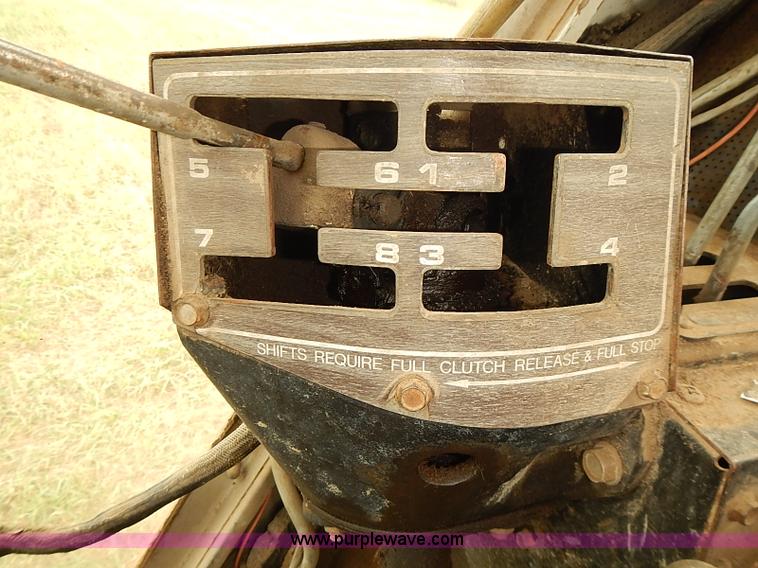 image for item J2181 1981 Massey Ferguson 2675 tractor