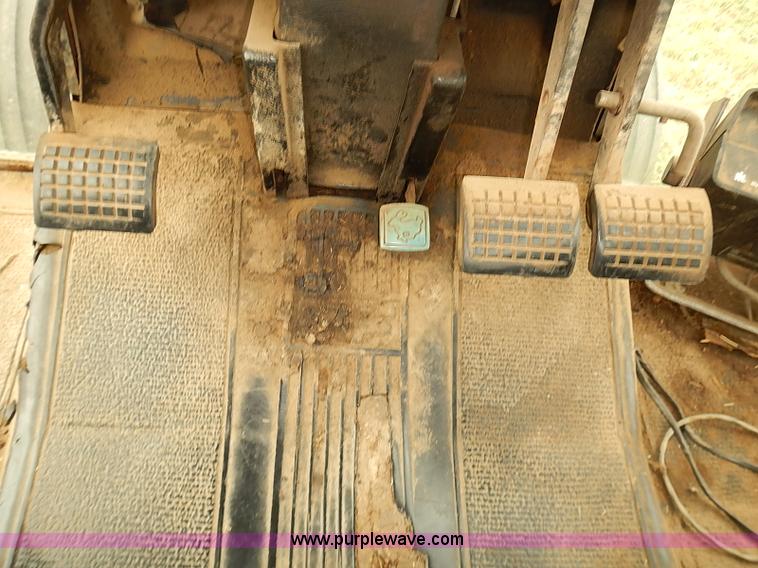 image for item J2181 1981 Massey Ferguson 2675 tractor