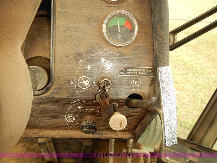 image for item J2181 1981 Massey Ferguson 2675 tractor