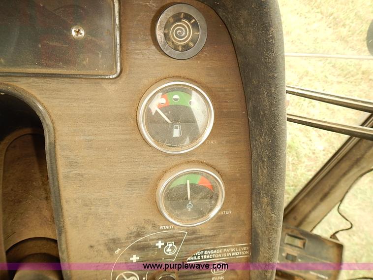 image for item J2181 1981 Massey Ferguson 2675 tractor