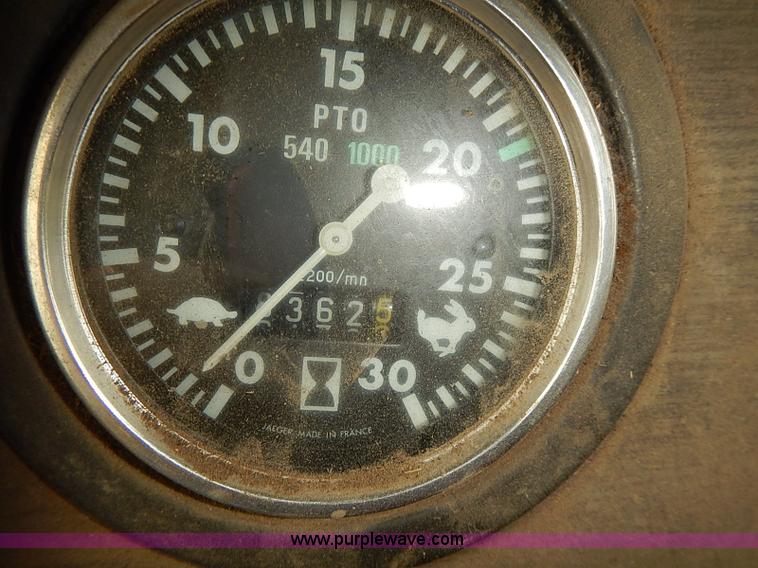 image for item J2181 1981 Massey Ferguson 2675 tractor