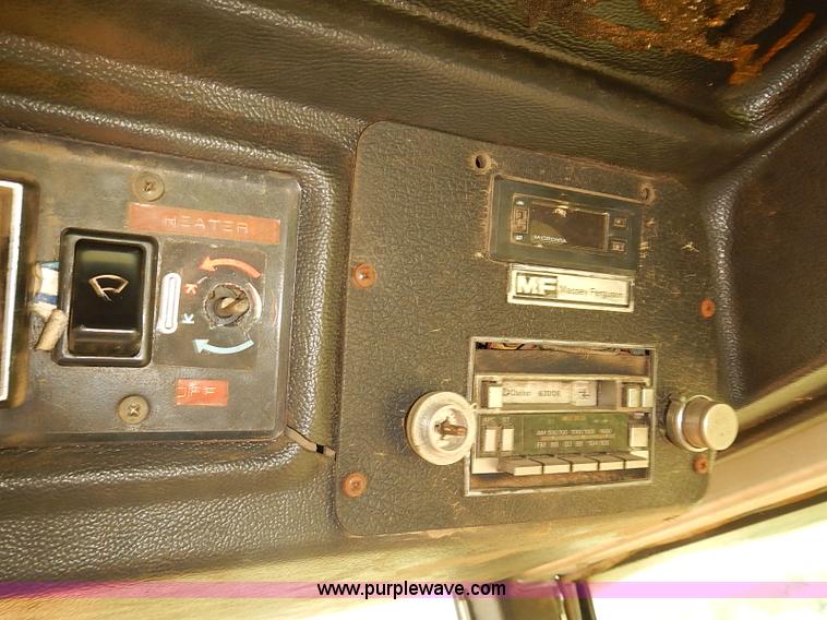 image for item J2181 1981 Massey Ferguson 2675 tractor