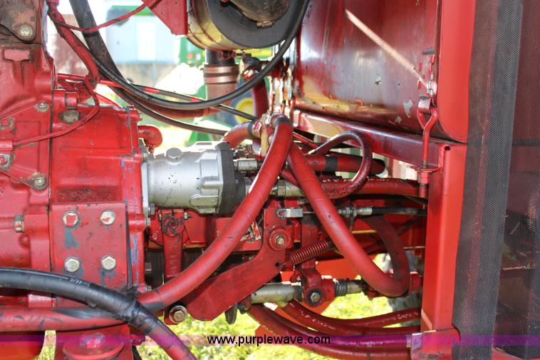 image for item J2219 1995 New Holland 2550 swather