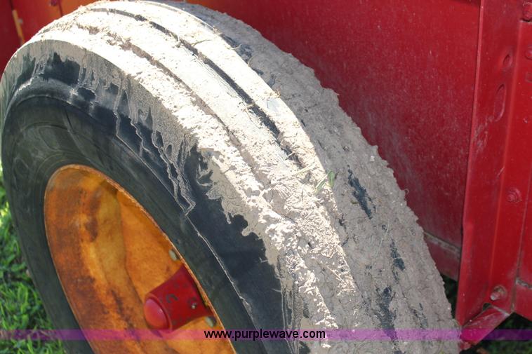 image for item J2222 New Holland 329 manure spreader