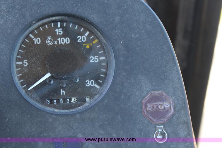 image for item J2223 1989 John Deere 4050 tractor