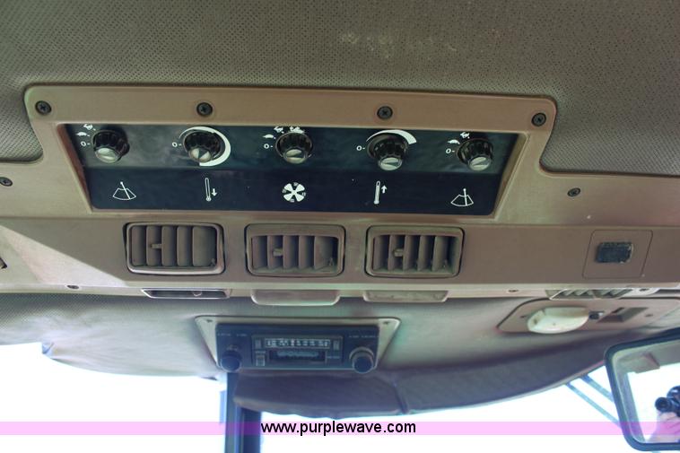 image for item J2223 1989 John Deere 4050 tractor