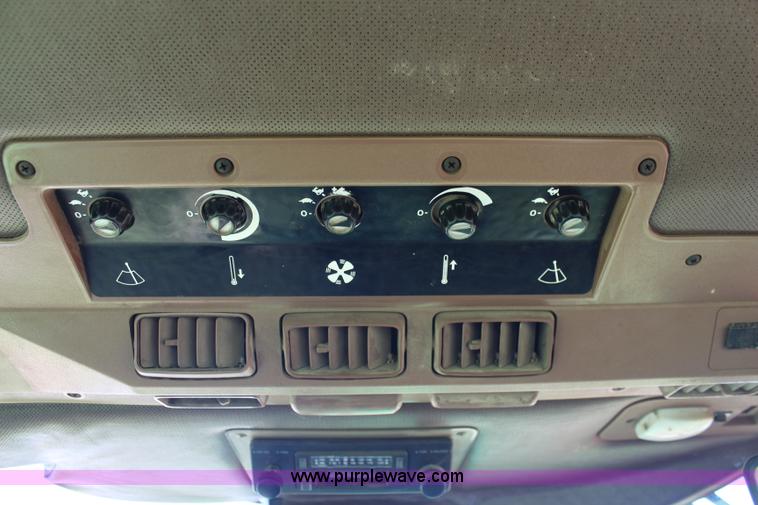 image for item J2223 1989 John Deere 4050 tractor