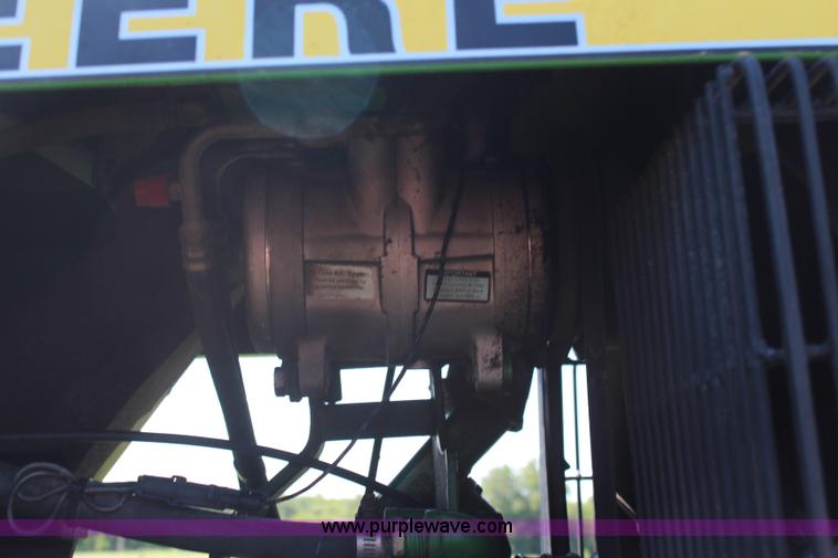 image for item J2223 1989 John Deere 4050 tractor