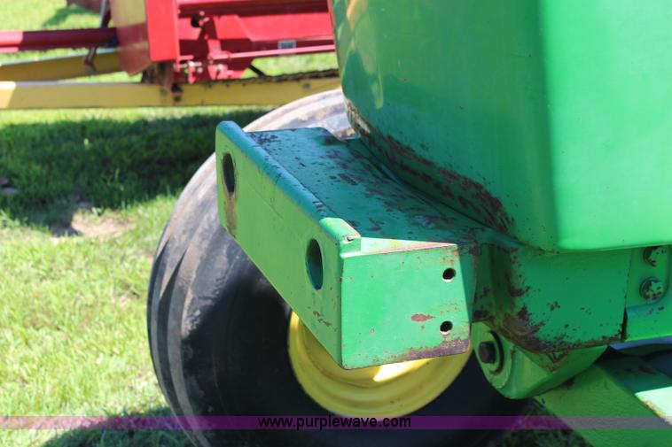 image for item J2223 1989 John Deere 4050 tractor