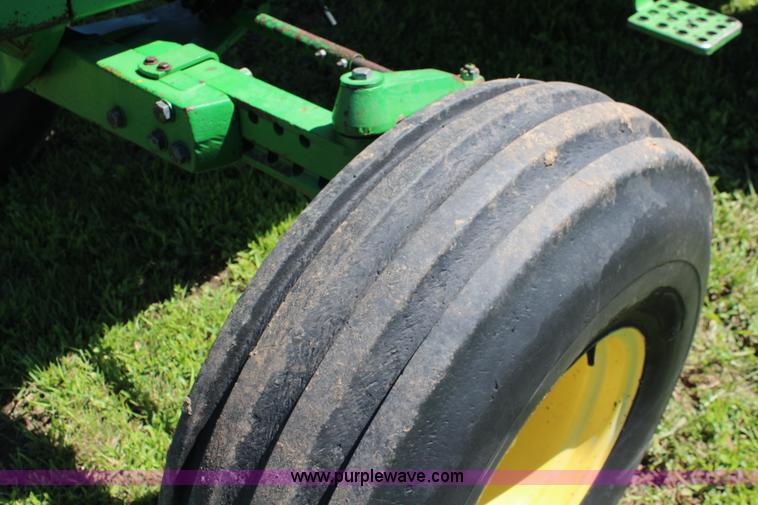 image for item J2223 1989 John Deere 4050 tractor