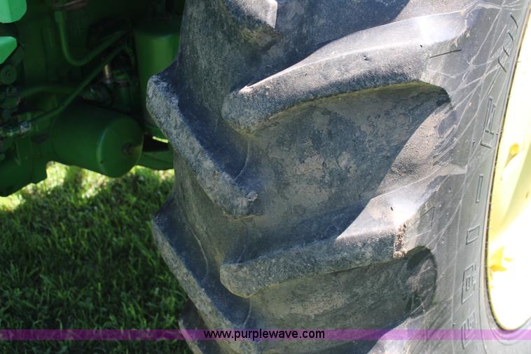 image for item J2223 1989 John Deere 4050 tractor