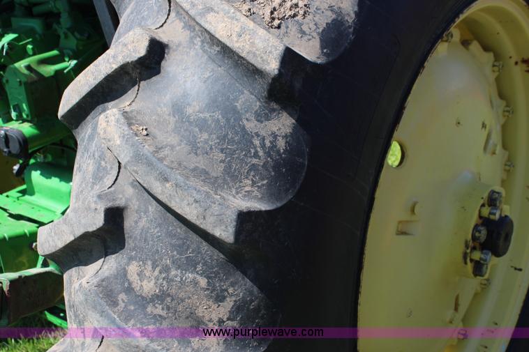 image for item J2223 1989 John Deere 4050 tractor