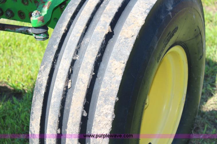 image for item J2223 1989 John Deere 4050 tractor