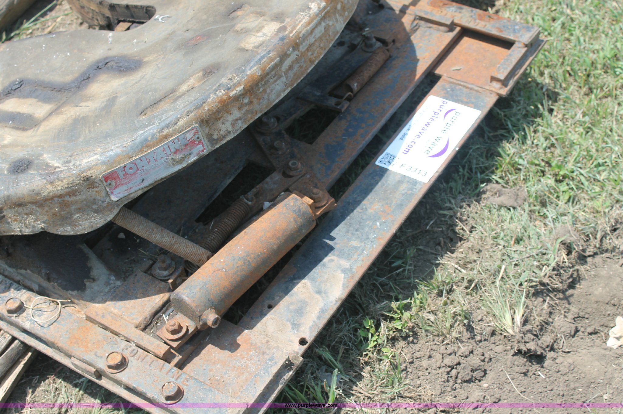 Fontaine semi fifth wheel hitch in Eureka, KS Item F3313 sold Purple Wave