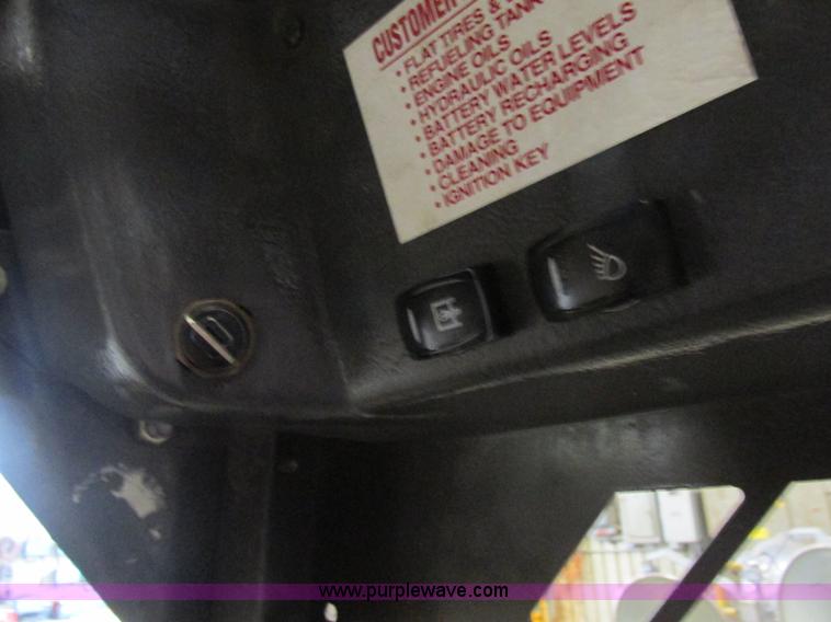 image for item AW9918 Volvo MC70 skid steer