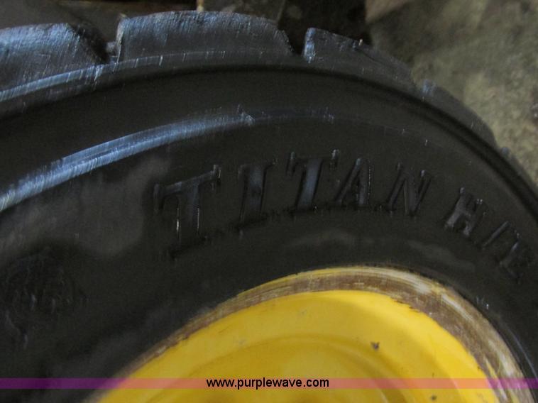 image for item AW9918 Volvo MC70 skid steer