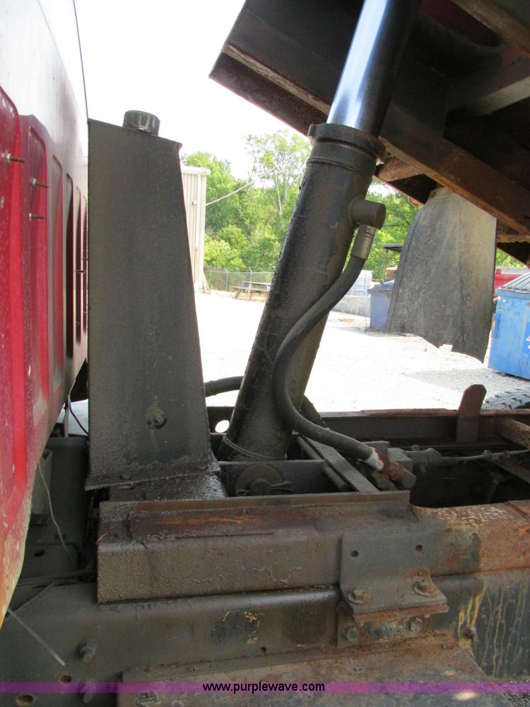 image for item AW9928 1995 Chevrolet Kodiak dump truck